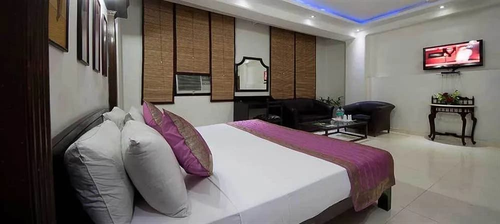 Hotel Sarthak Palace - photo 4