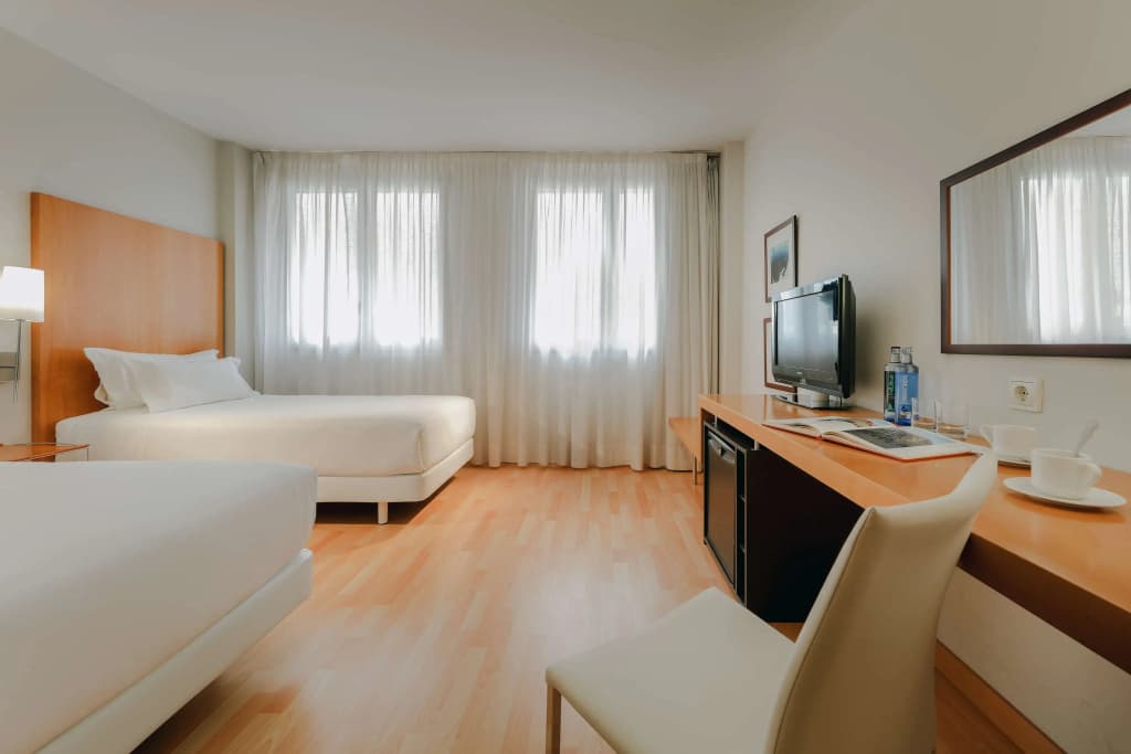Catalonia Barcelona Beach Hotel - photo 8