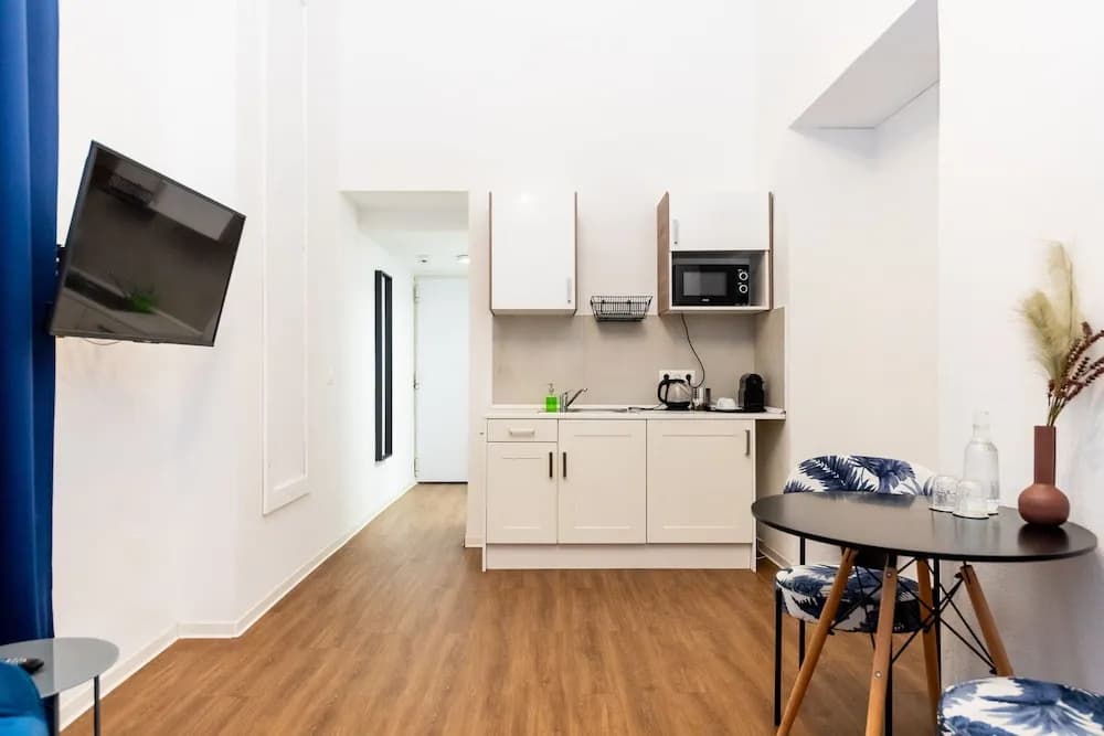 Adagio Downtown Rooms - photo 17
