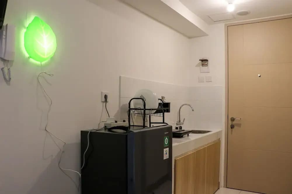Comfy And Simply Studio Tokyo Riverside Pik 2 Apartment - photo 14