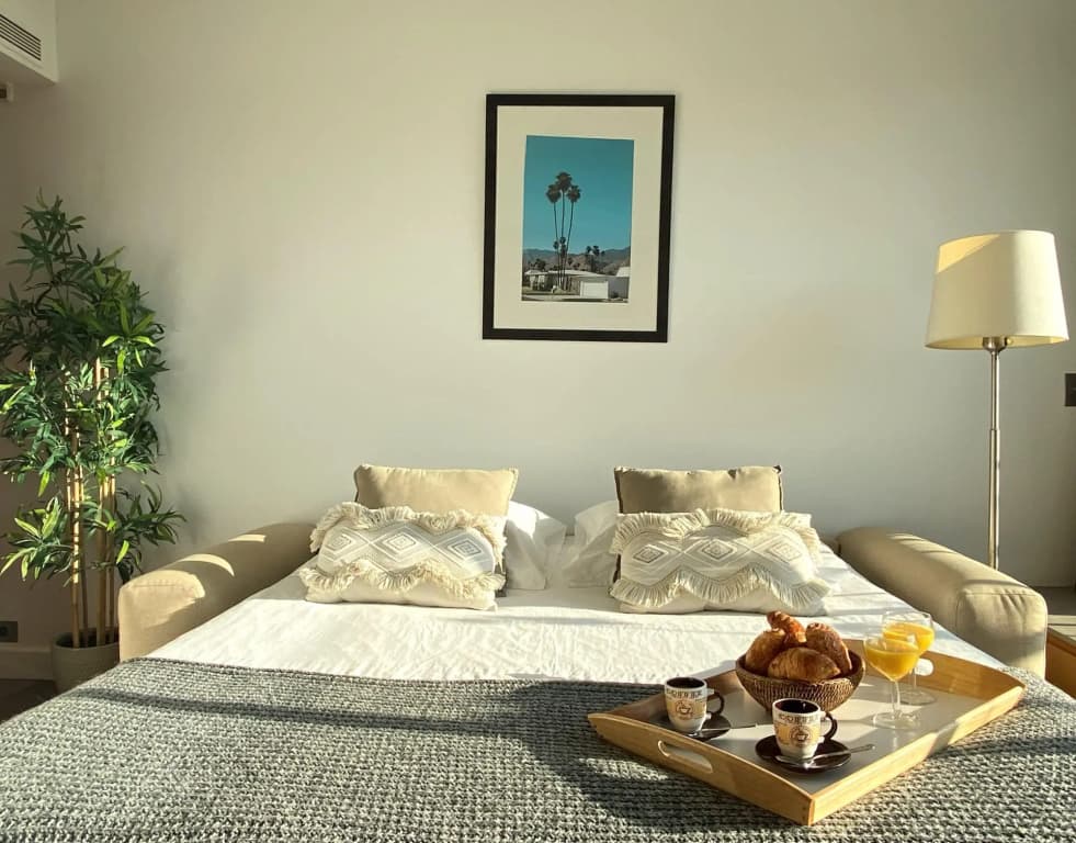 1610B - Stunning studio with Champs Elysées Views! - photo 3