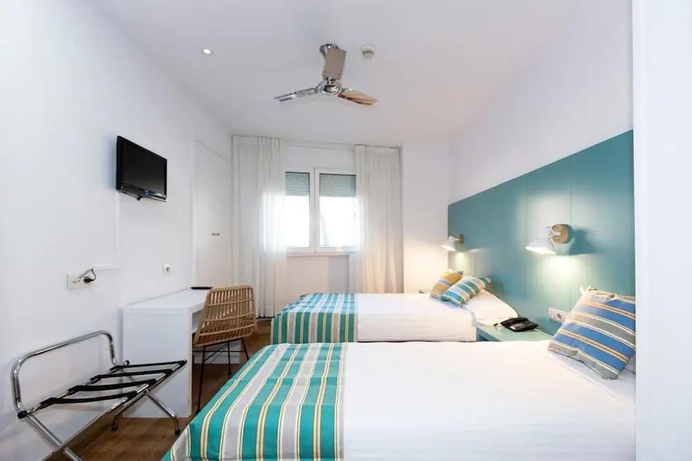 Yomo Hostal BCN Port - photo 11