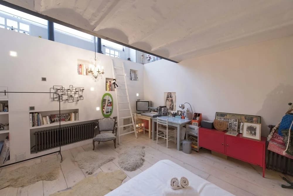 Loft Style Apartment With A Workshop Studio - photo 3