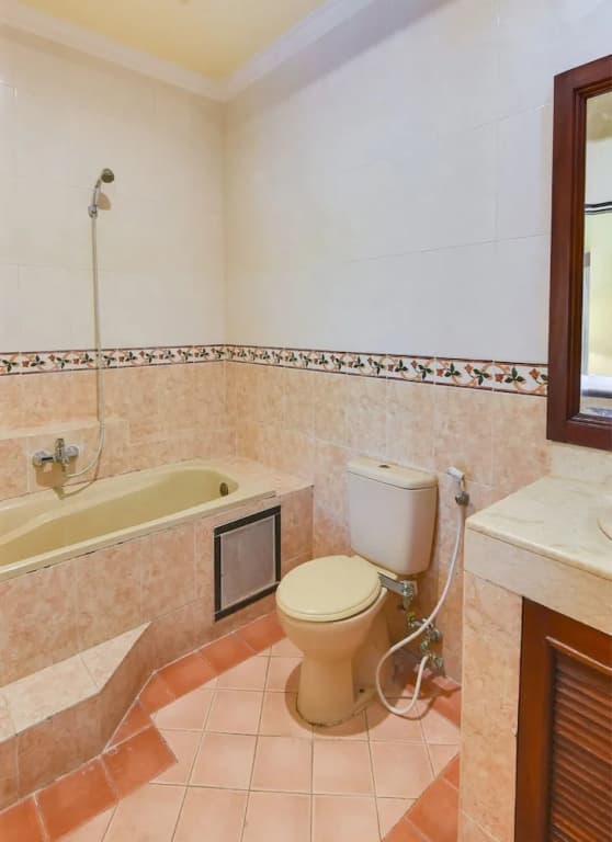 Super OYO Townhouse Oak Maxi Hotel Legian - photo 21