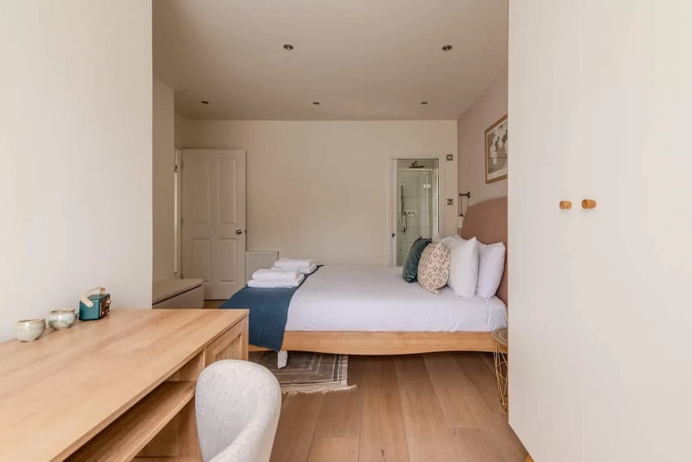 Beautiful 2 Bed, 2 Bath Abode In Dulwich - photo 3