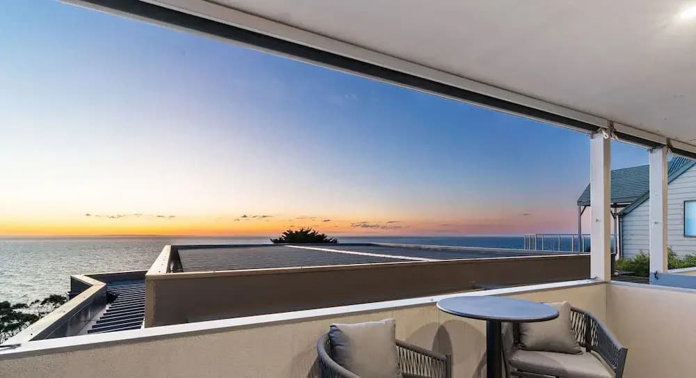 Hillside Luxe With Spa Bay Views - photo 6