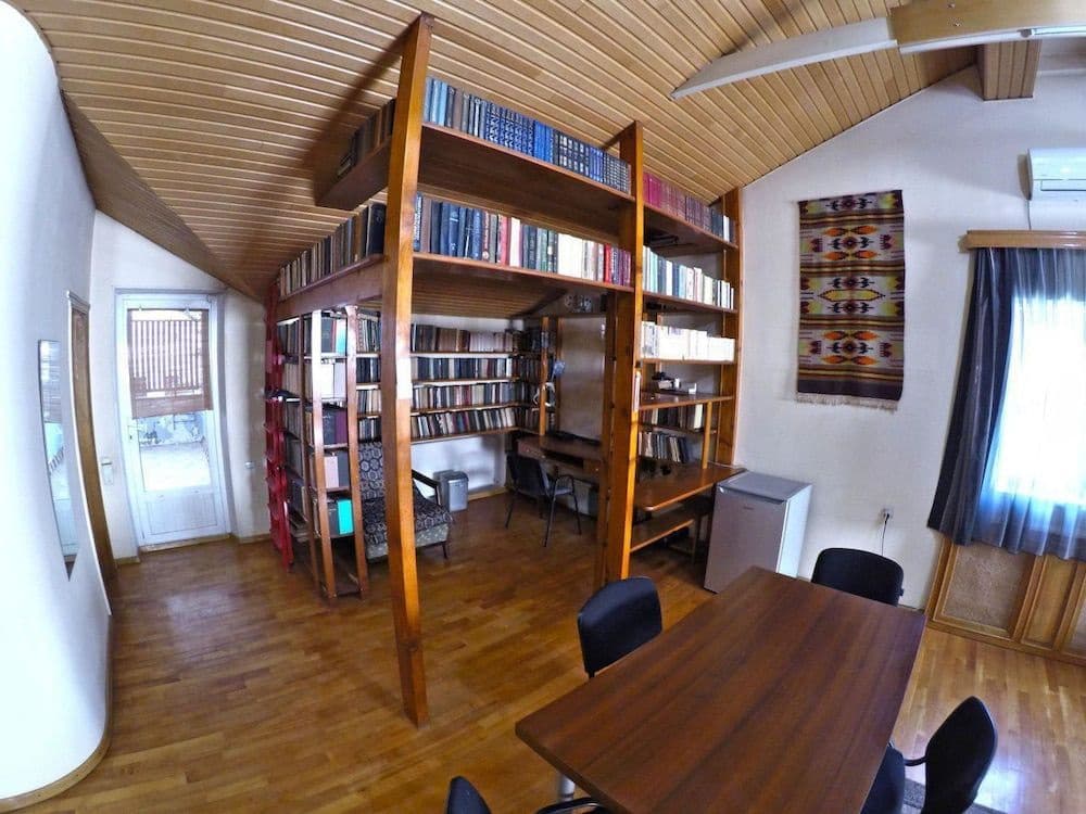 Classical Green Hostel - photo 11