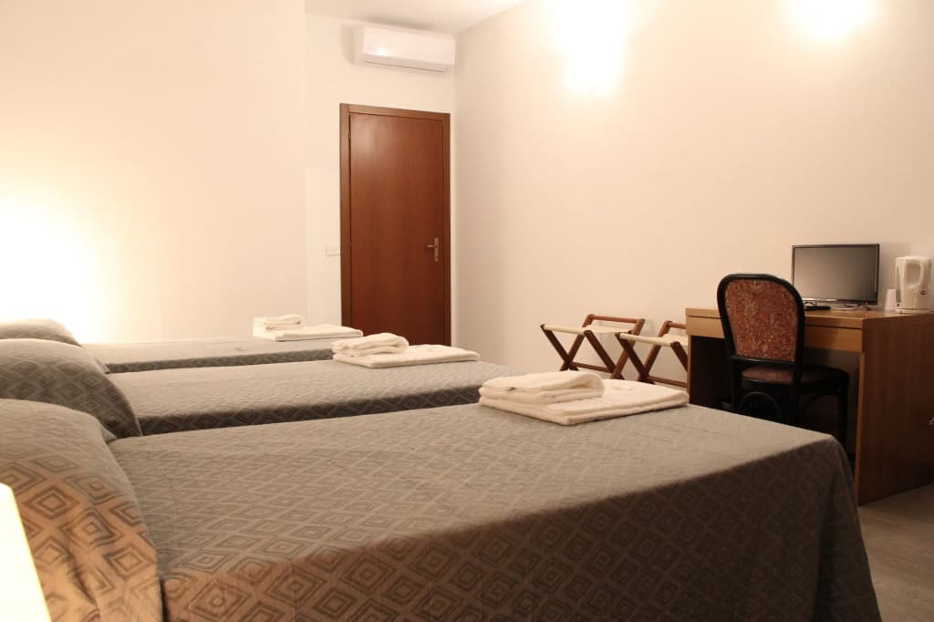 Guest House Brianza Room - photo 23