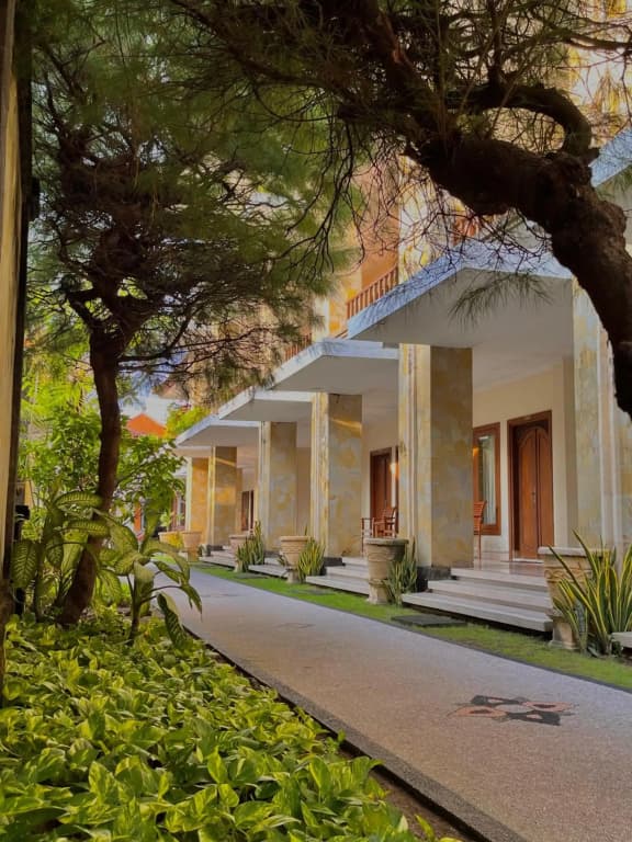 Puri Asih Hotel - photo 1