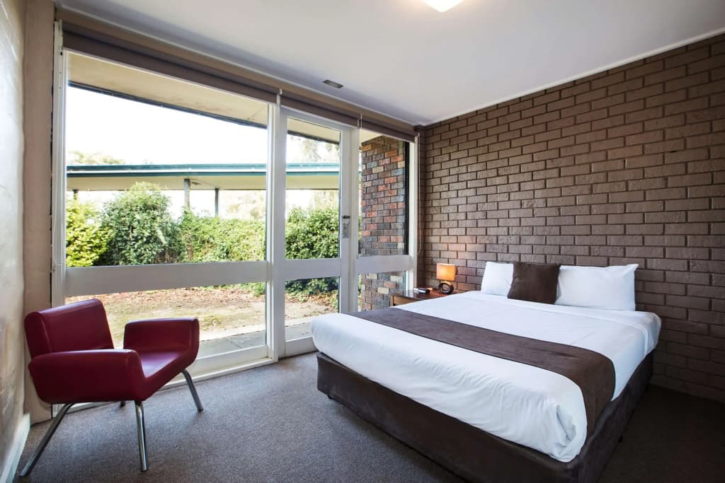 Burvale Hotel - photo 2