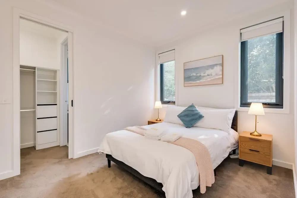 StayAU Stylish 4BR Home Ringwood - photo 16