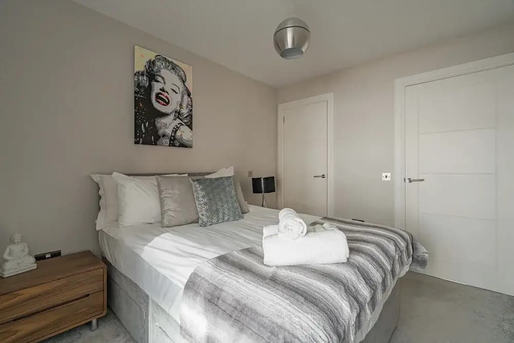 Modern 2BR Mews House - photo 6