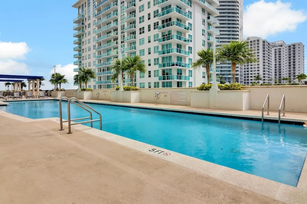 The Club at Brickell Bay Luxury Suites - photo 16