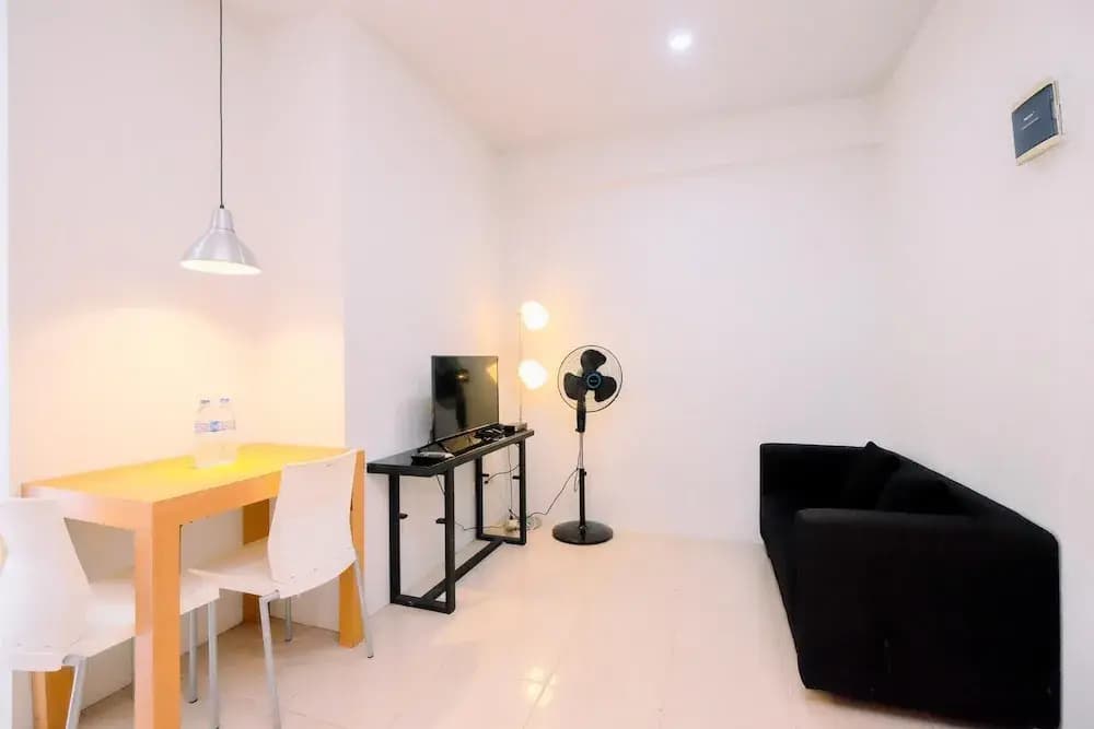 Comfort And Homey 2Br At Titanium Square Apartment - photo 8