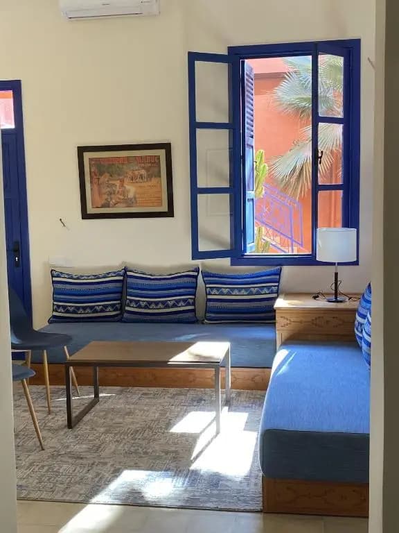 Comfy Colonial Apartments - photo 5