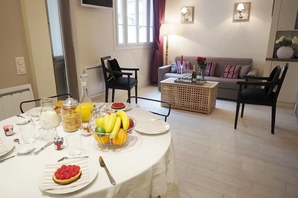 St Germain ChicSuites - photo 17