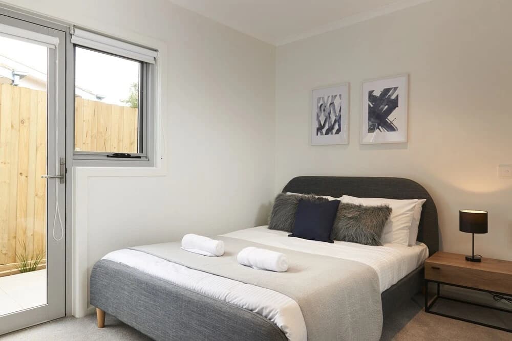 Sleek and Spacious Flat - photo 3