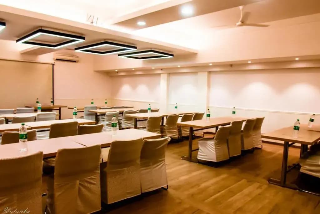 The Legend Inn - New Delhi - photo 30