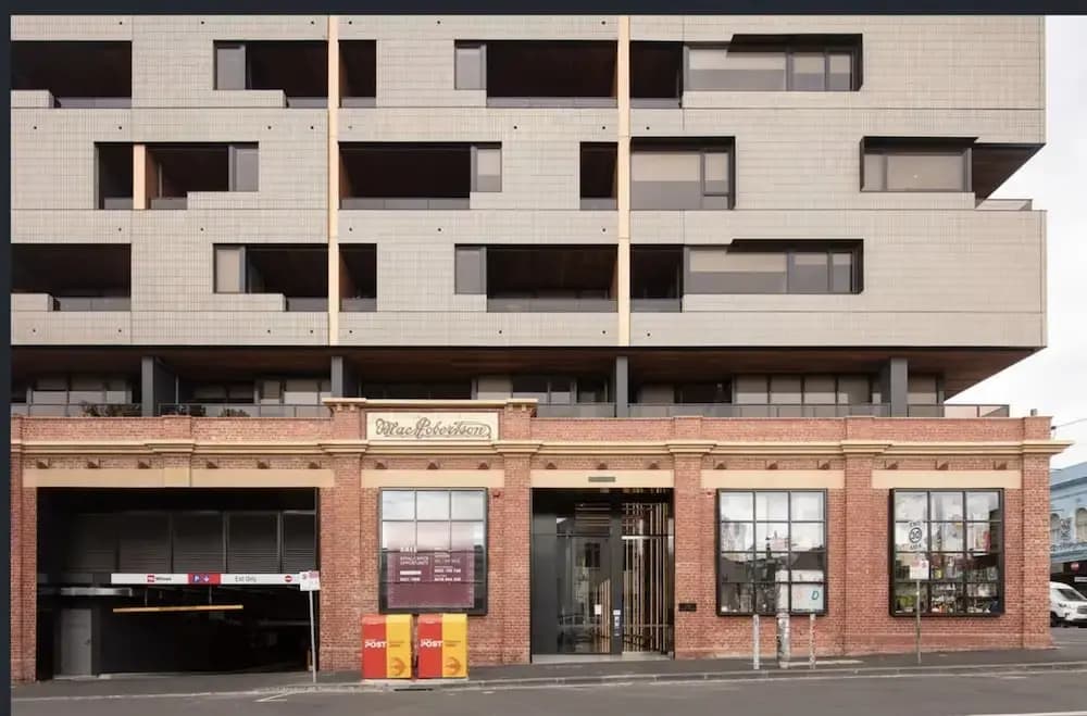 Bright 2-bed Apartment in Fitzroy's Heart - photo 1