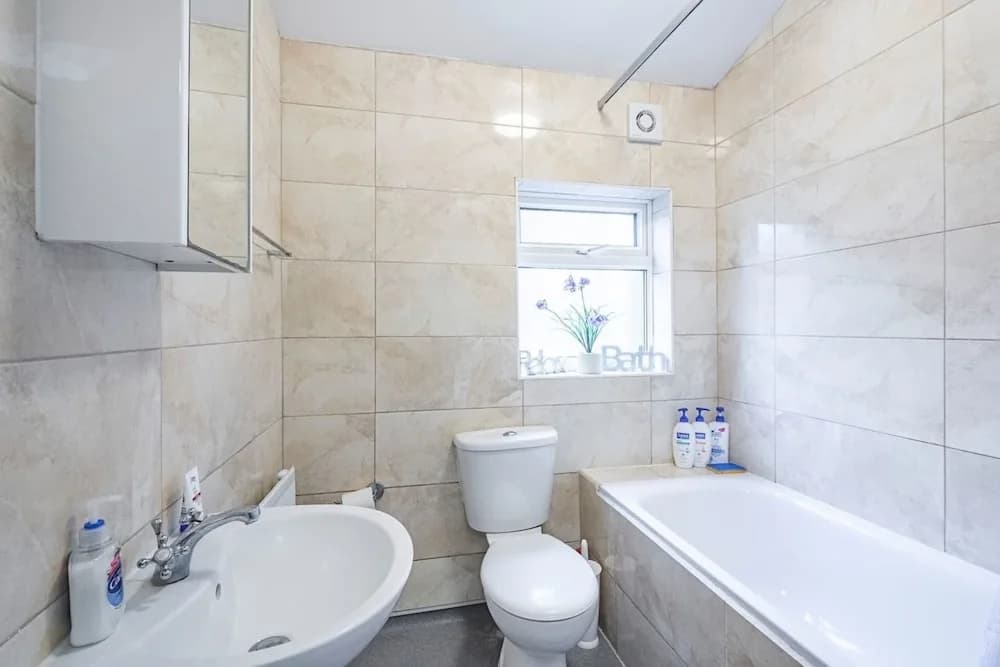 Comfortable 4-bed House - photo 7