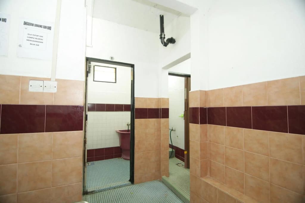 Anggerik Lodging Hotel - photo 9