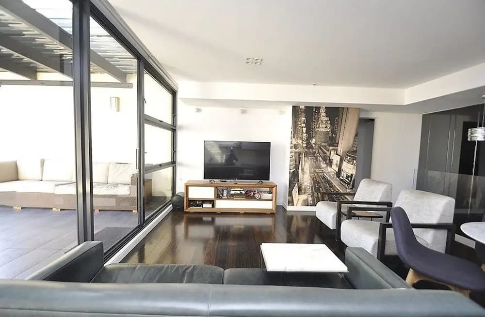 SH147 Sleek Split Level 2BR Surry Hills - photo 3