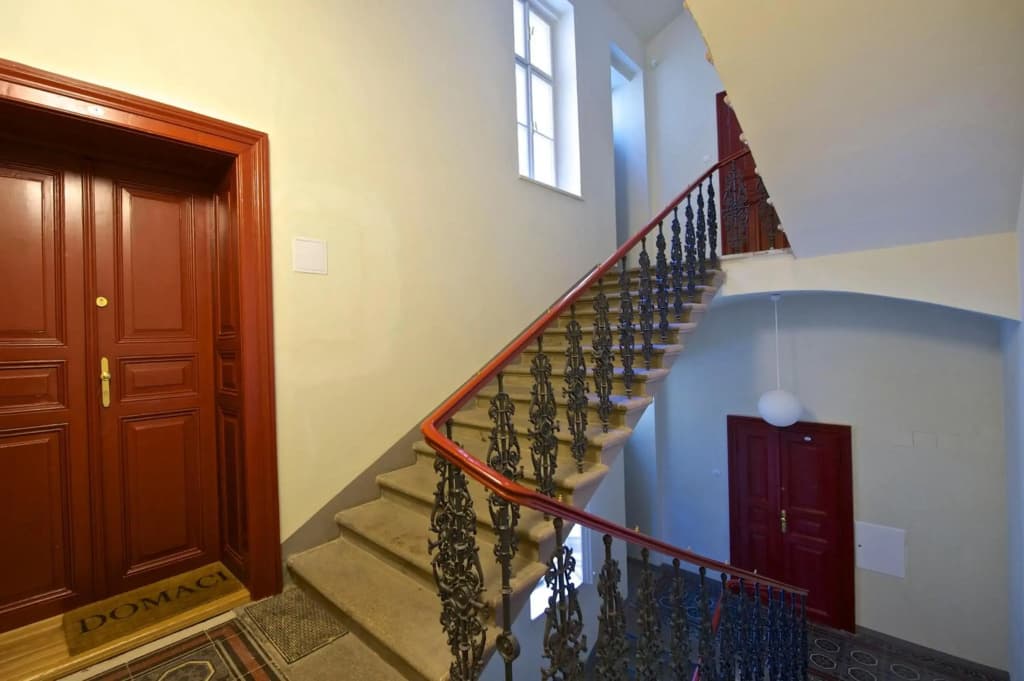 Kafka's Head Apartment - photo 10