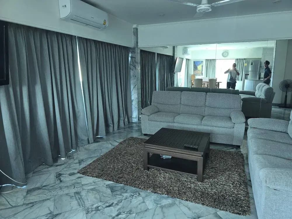 Large Apartment 401 jhr - photo 2