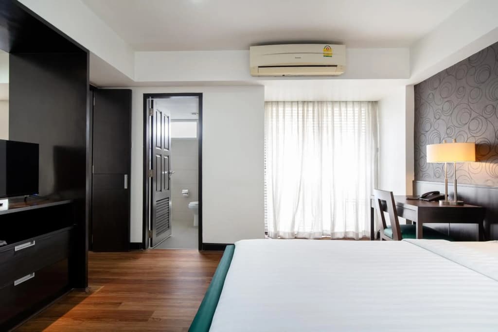 Lily Hotel Bangkok - photo 3