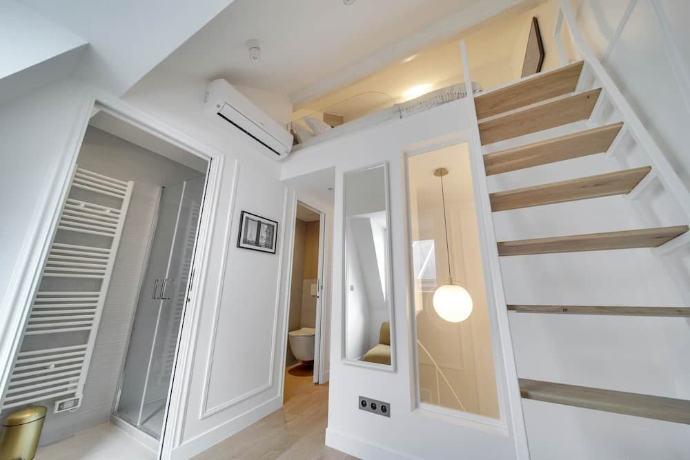 Historical House in the Heart of Paris - 5 - photo 32