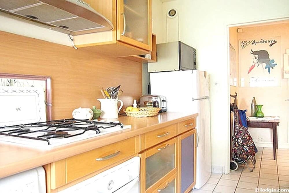 Apartment With one Bedroom in Paris, With Wonderful City View, Enclose - photo 10