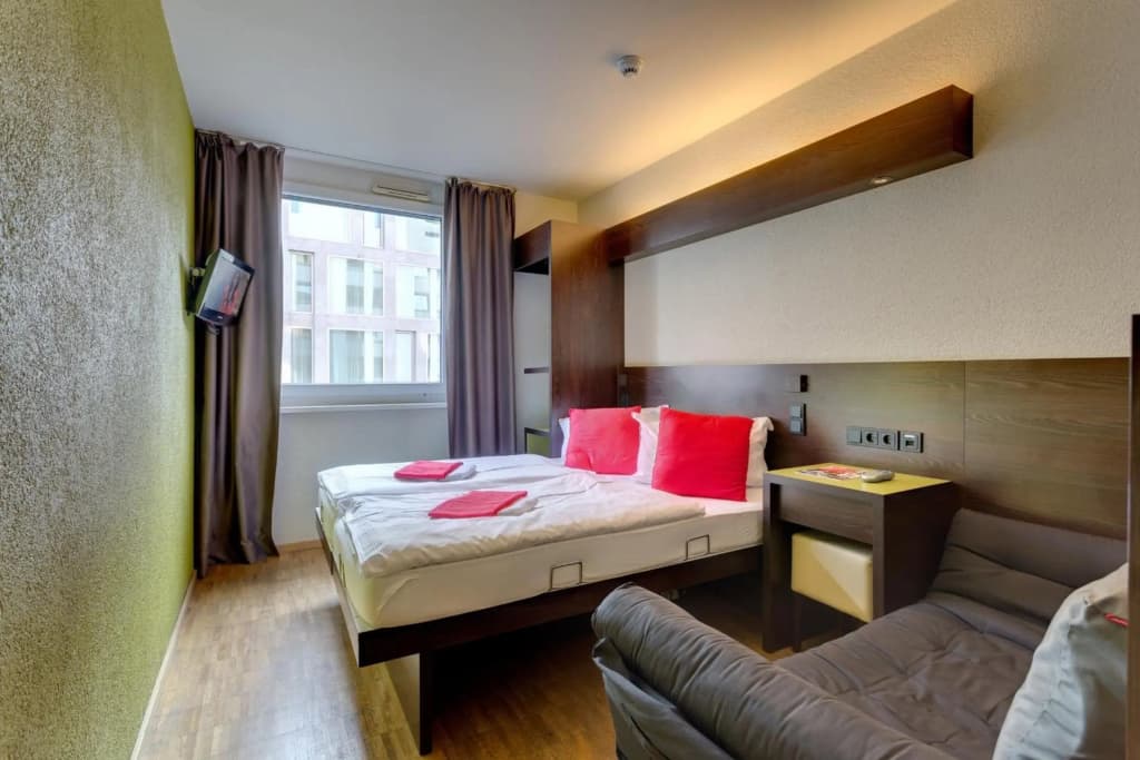 MEININGER Hotel Berlin Hauptbahnhof - photo 28