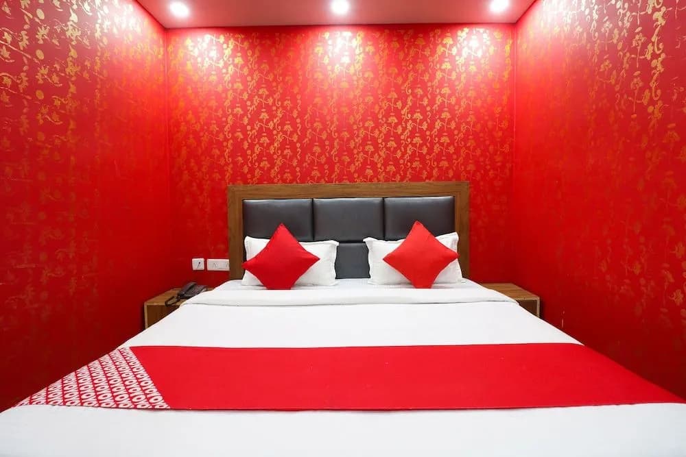 Classic Hotel @ Walk in Nizamuddin Railway Station - photo 2