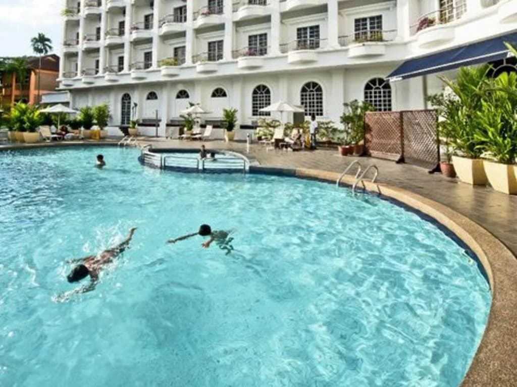 Flamingo Hotel by The Lake - photo 10