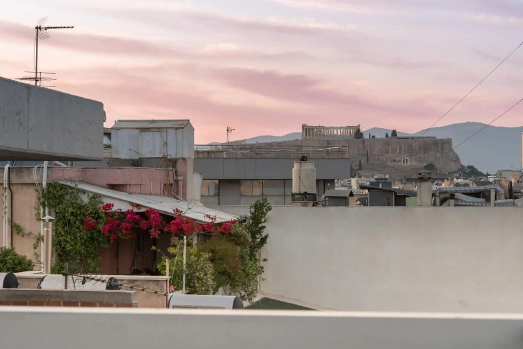 Sunny penthouse w/ Acropolis view next to metro - photo 12