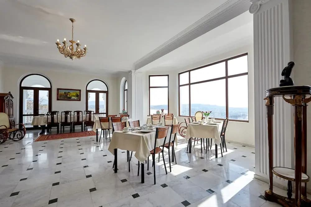 The Hilltop Skyline Hotel - photo 14