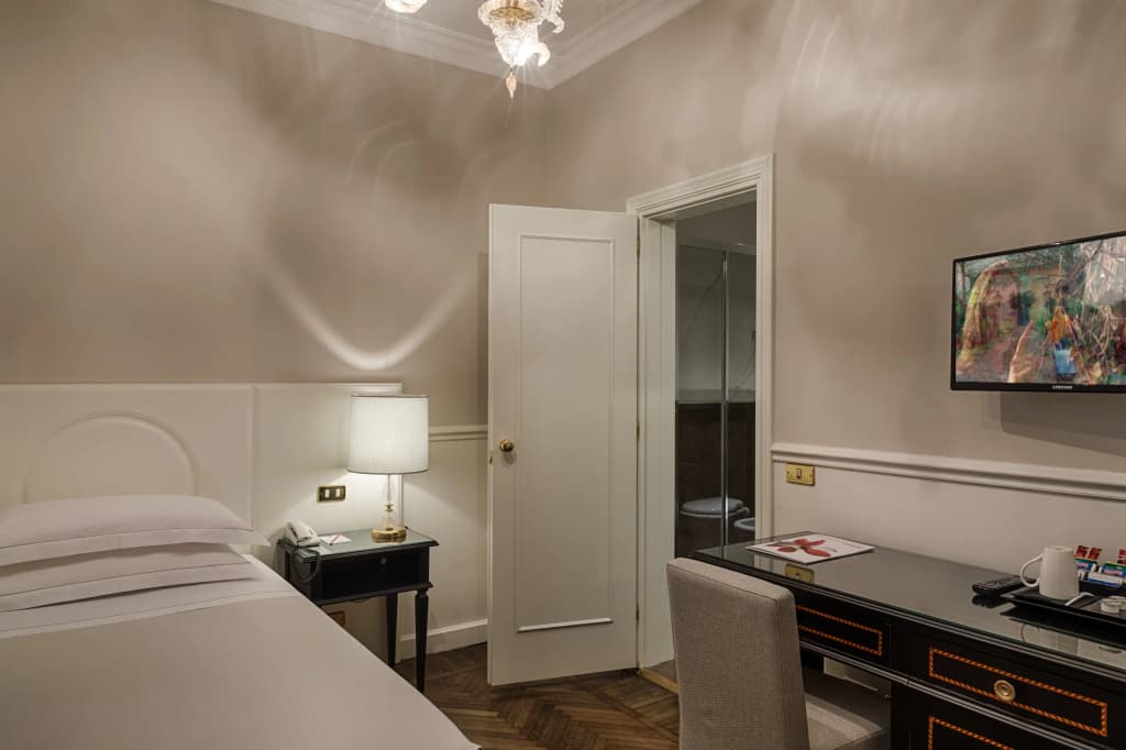 Plaza Hotel Lucchesi - photo 9