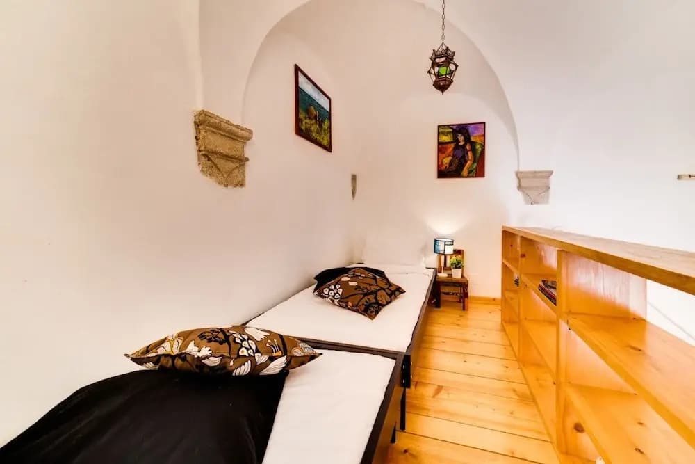 Amazing Apt/historic Building/ghetto, Serviced by Hostmaker - photo 11