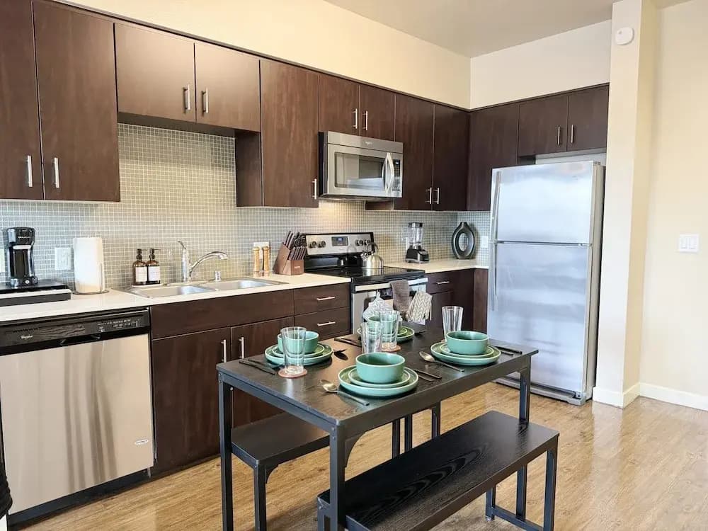 Beautiful 1 BR in LA Gym Pool 10mins to Cedar - photo 20