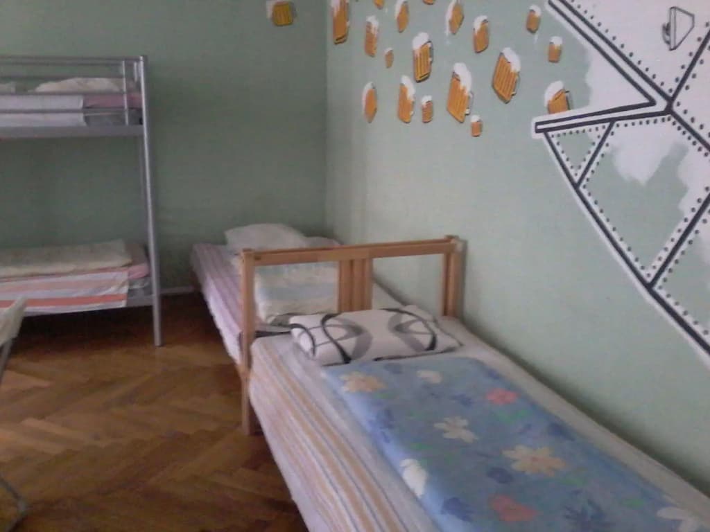 1st Apartments and Hostel - photo 3