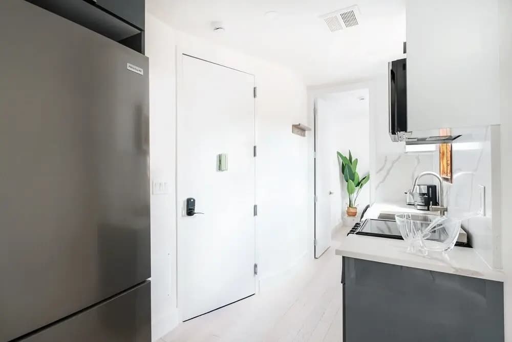 48 Midtown West Apt - photo 19