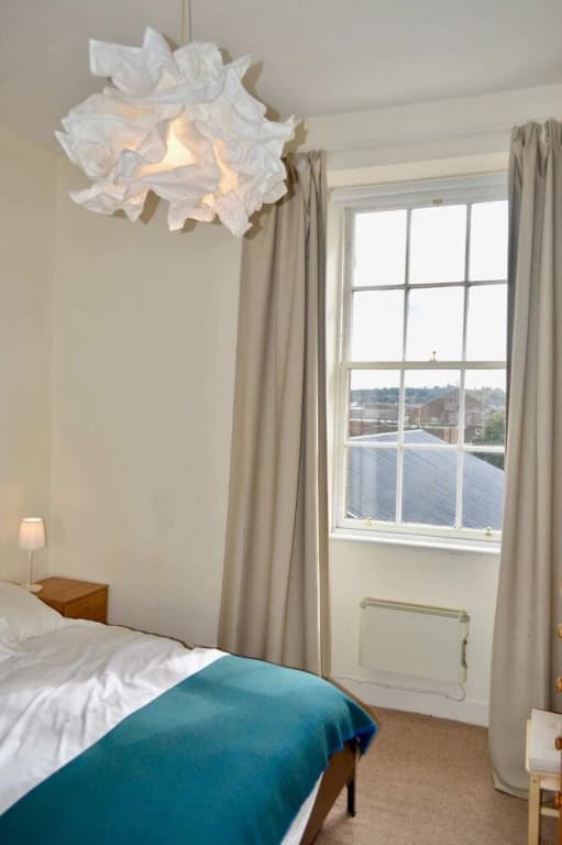 Sophisticated and Bright One Bed in Leith - photo 7