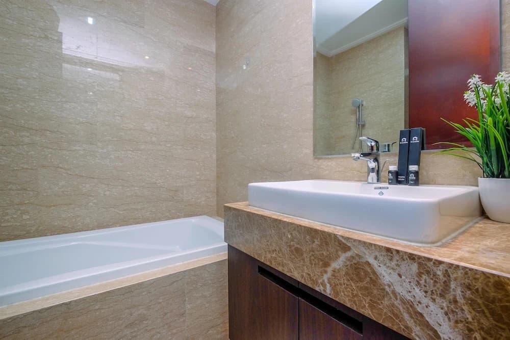 Elegant And Comfy 2Br At Menteng Park Apartment - photo 8