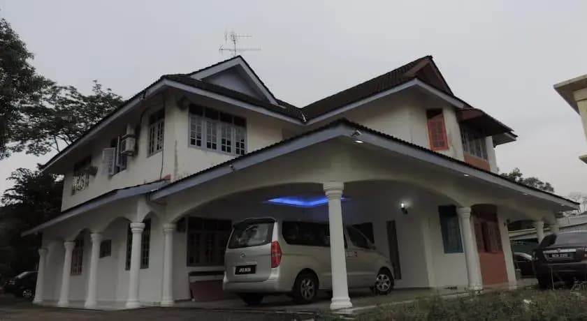 Golden Leaf Executive Residence - main photo