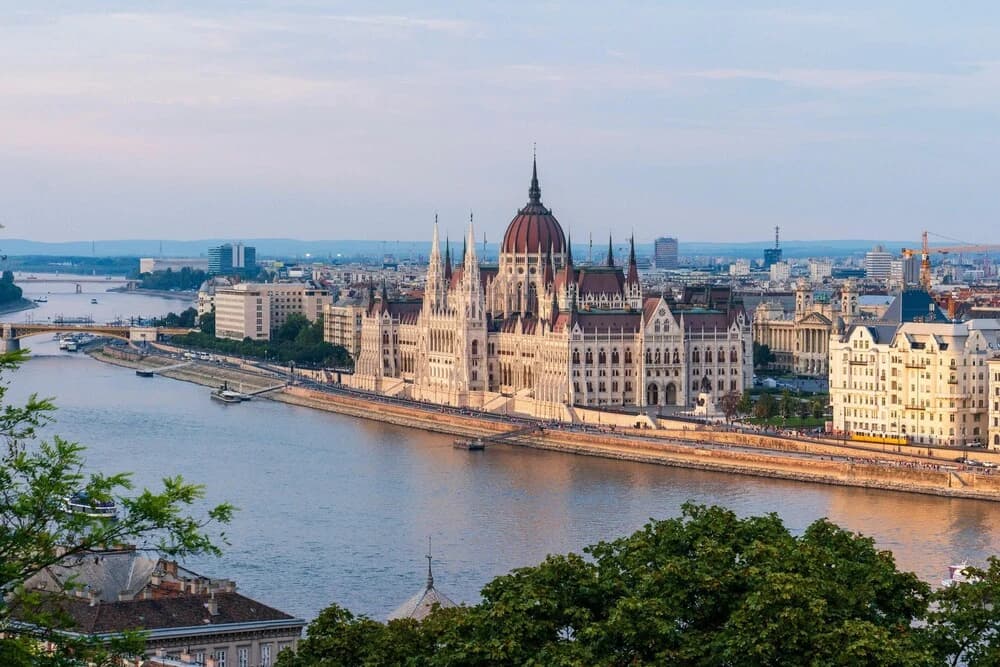 Stunning 2 Double Bedroom Apartment In The Centre Of Budapest - photo 13