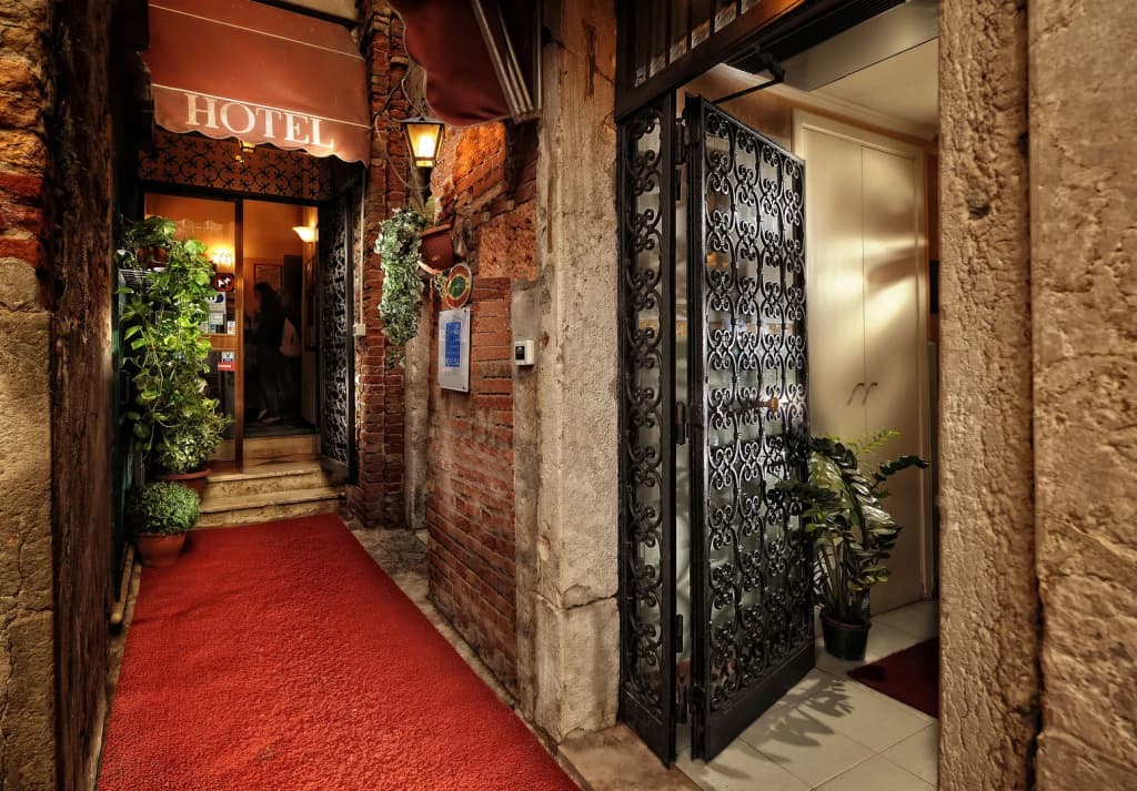 Hotel Tintoretto - photo 1