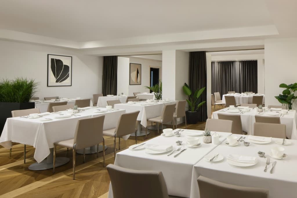 The Queens Gate Hotel - photo 24