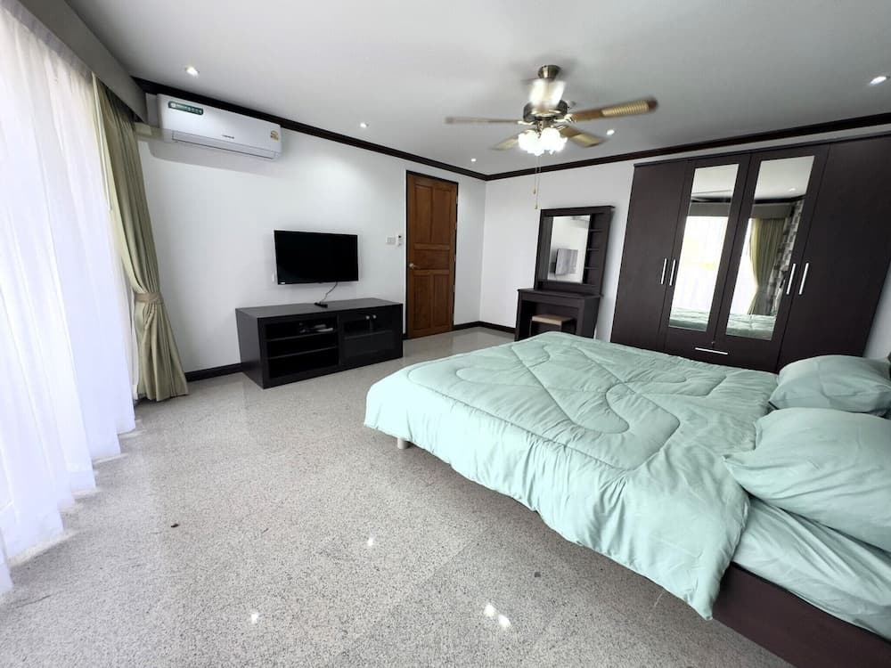 Spacious 2BR Condo - 3 Balconies & Green Views - photo 18
