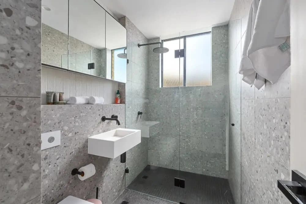 Bright 2-bed Apt With Spectacular Bridge Views - photo 8