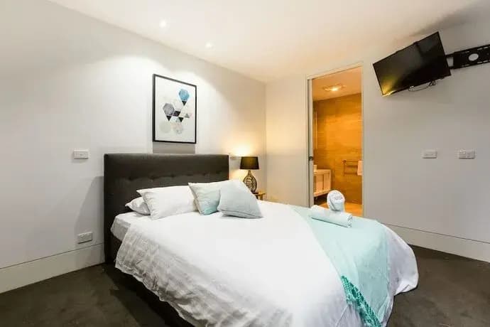 Renée - Beyond a Room Private Apartments - photo 7